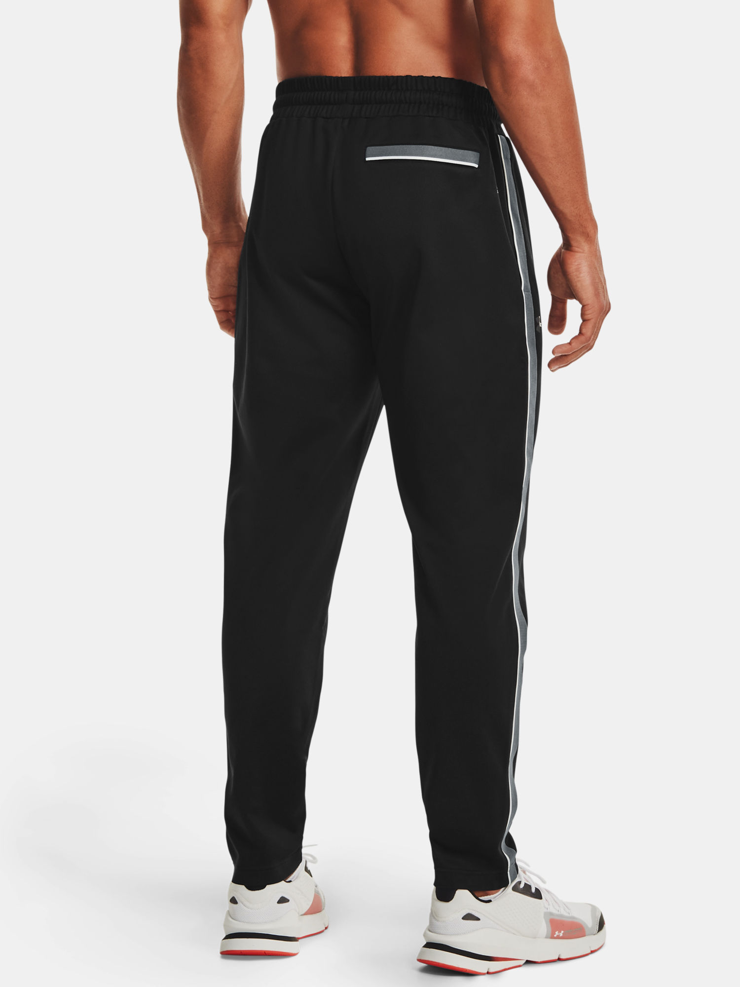 Tepláky Under Armour  Recover Knit Track Pant (2)