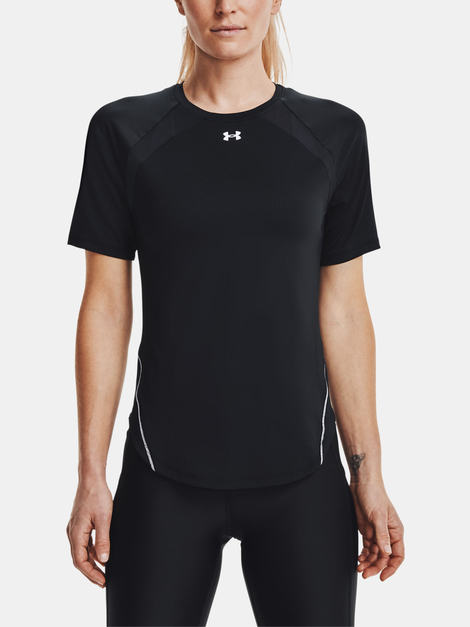 Tričko Under Armour Coolswitch SS-BLK (1)