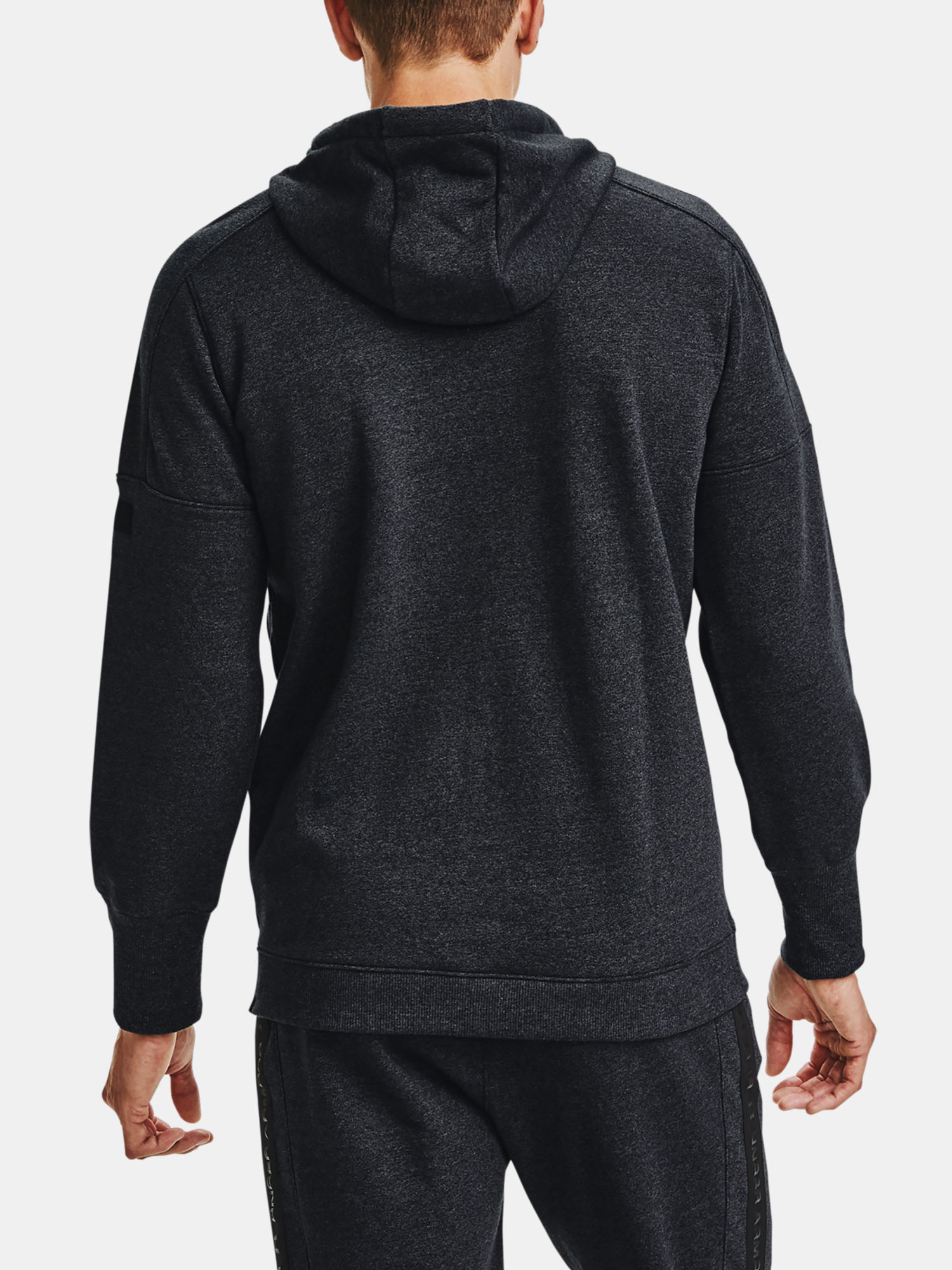 Mikina Under Armour Accelerate Off-Pitch Hoodie-BLK (2)