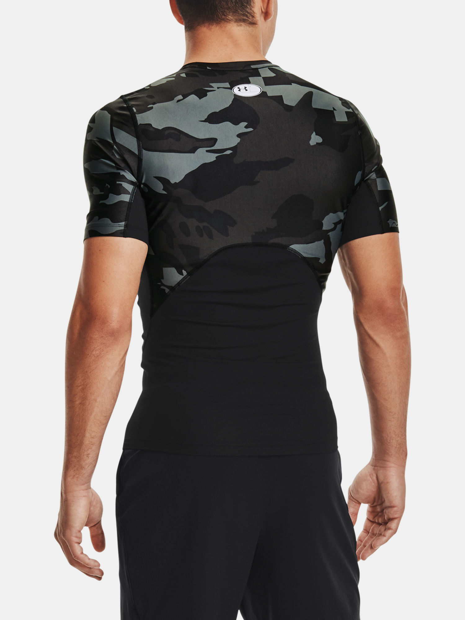Kompresné tričko Under Armour HG Isochill Comp Print SS-BLK (2)
